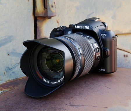 Samsung NX11 front